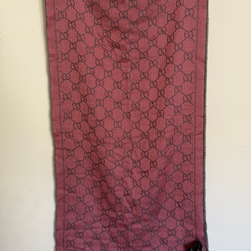 914intheair精品代購『二手閒置』古馳Gucci提花GG logo粉灰色雙面圍巾-6
