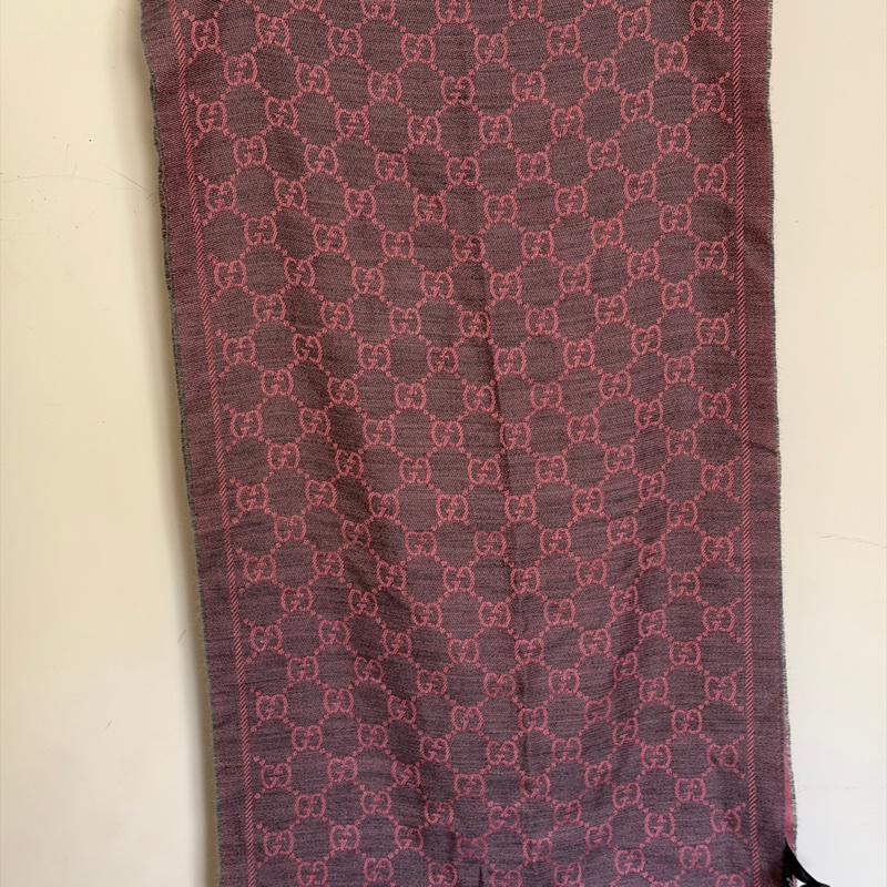 914intheair精品代購『二手閒置』古馳Gucci提花GG logo粉灰色雙面圍巾-7