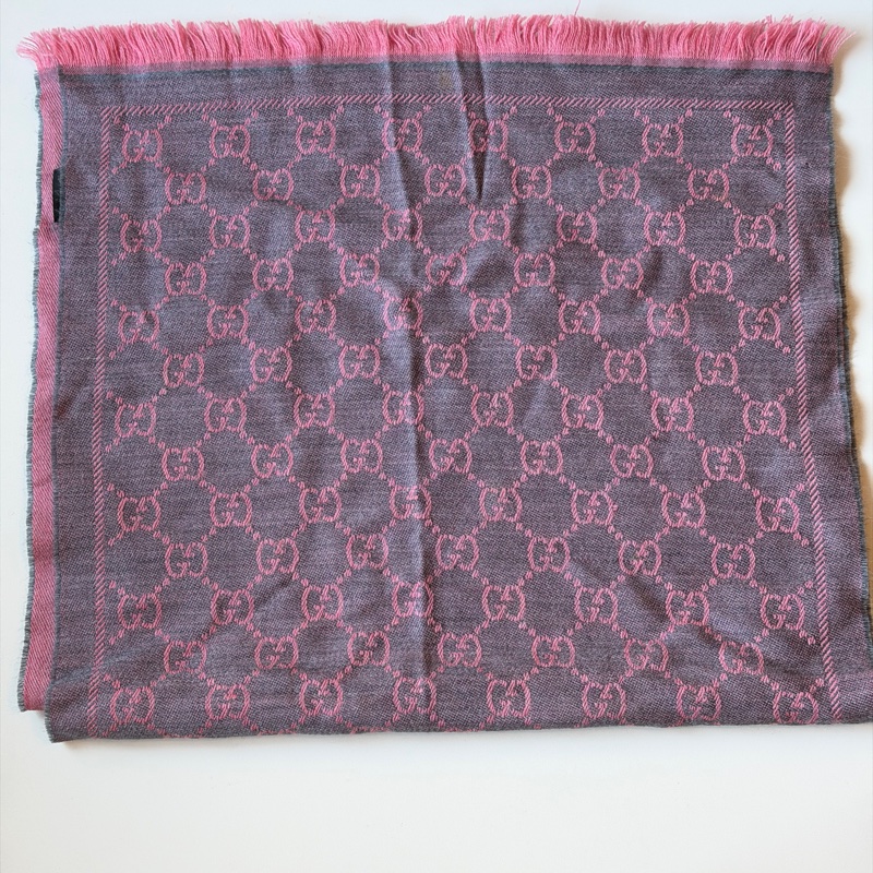 914intheair精品代購『二手閒置』古馳Gucci提花GG logo粉灰色雙面圍巾-12