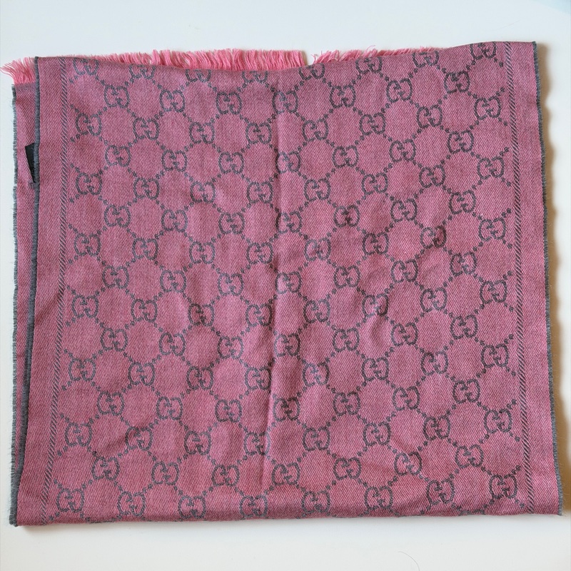 914intheair精品代購『二手閒置』古馳Gucci提花GG logo粉灰色雙面圍巾-13