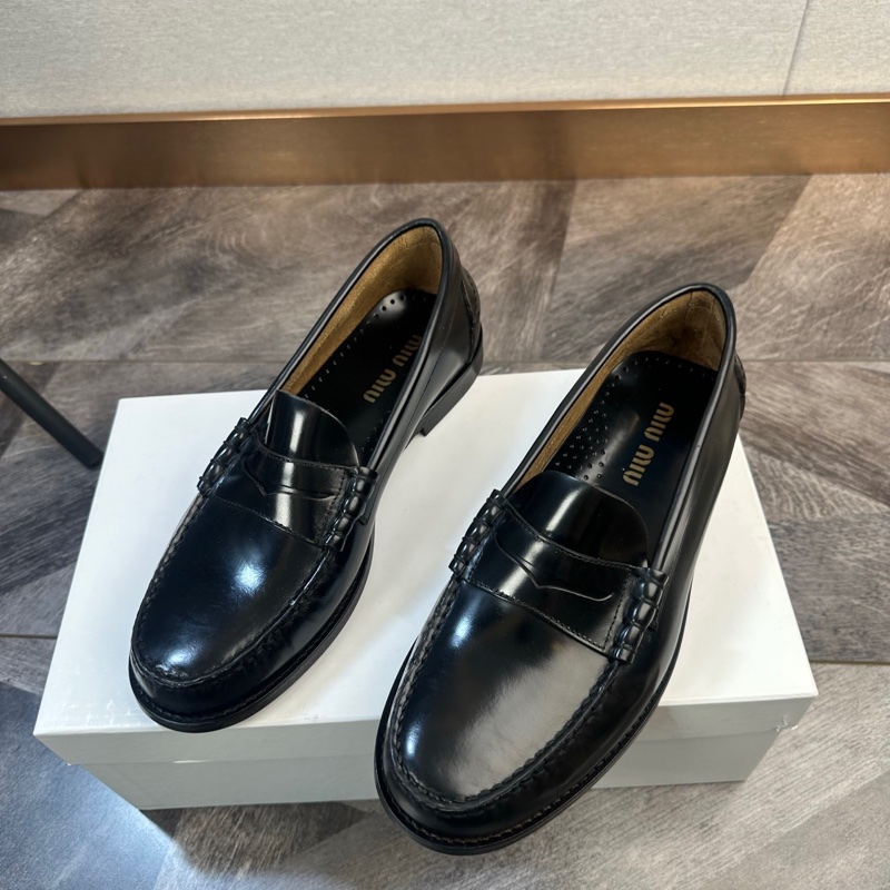 99新未使用Miumiu 繆繆 新款拋光小牛皮 40.5码 樂福鞋 皮鞋 型男商務休閒必備 百搭大氣 男款 黑色 超值一-2
