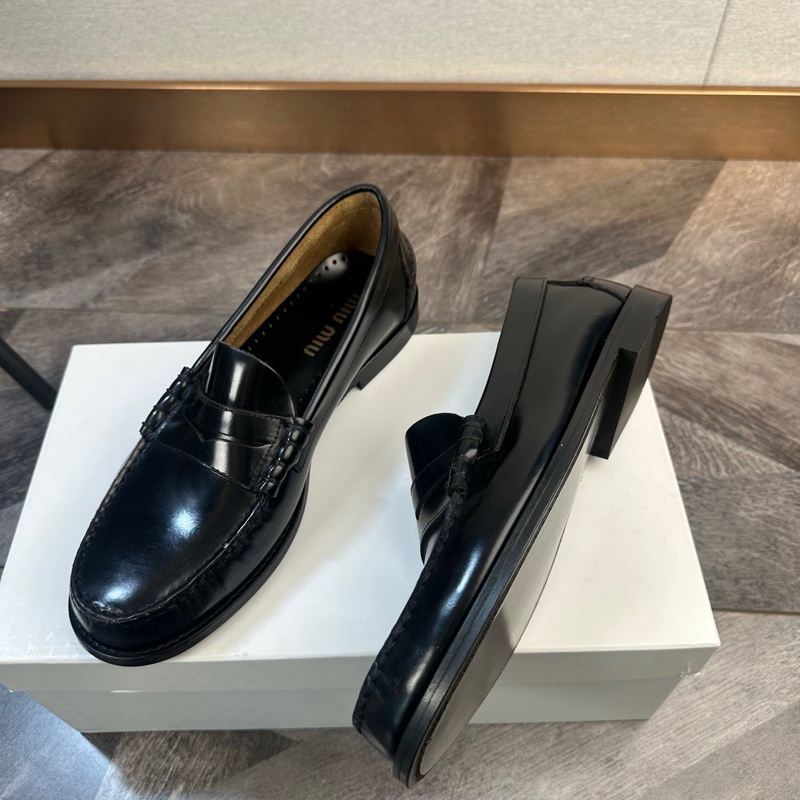 99新未使用Miumiu 繆繆 新款拋光小牛皮 40.5码 樂福鞋 皮鞋 型男商務休閒必備 百搭大氣 男款 黑色 超值一-5