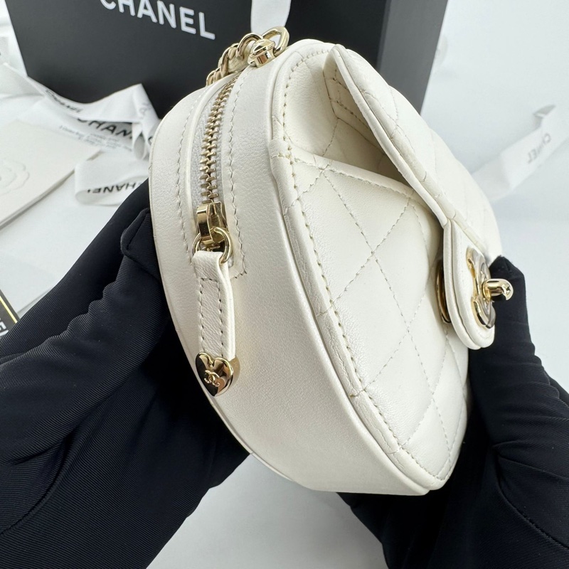 Chanel 2022 Lambskin Leather Quilted White Mini Heart Clutch Bag with Champagne-gold toned Hardware-2