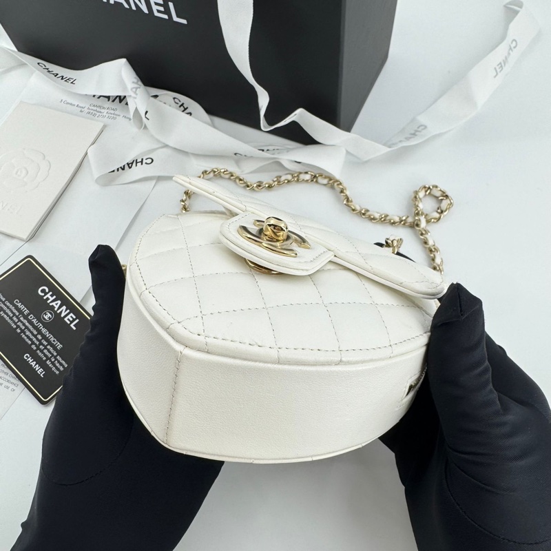 Chanel 2022 Lambskin Leather Quilted White Mini Heart Clutch Bag with Champagne-gold toned Hardware-4