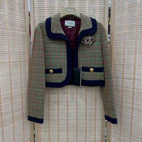 GUCCI古馳羊毛混紡短款外套，40碼 經典格紋拼色設計，袖口和領口深藍色拼接，胸前珍珠裝飾，細節精緻