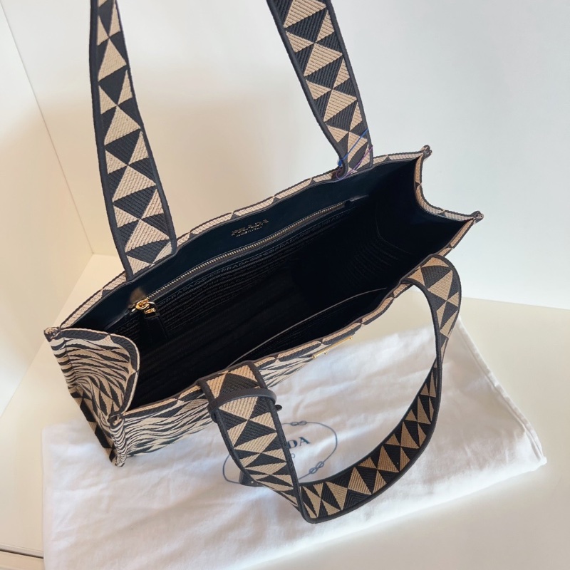 Prada秀款Symbole立體幾何帆布琴譜托特包 36*38*10  99新配件塵袋-2