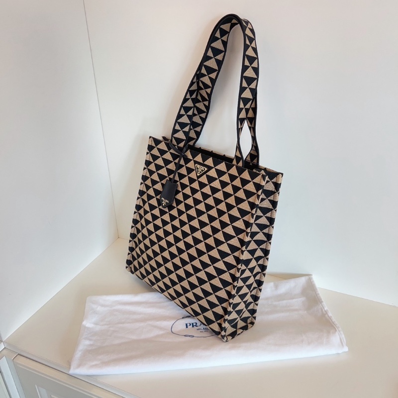 Prada秀款Symbole立體幾何帆布琴譜托特包 36*38*10  99新配件塵袋-3
