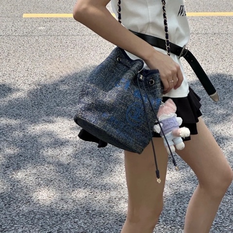 Chanel 沙灘系列抽繩水桶包 黑白灰針織黑配皮金扣22*25*16  98新配件塵袋