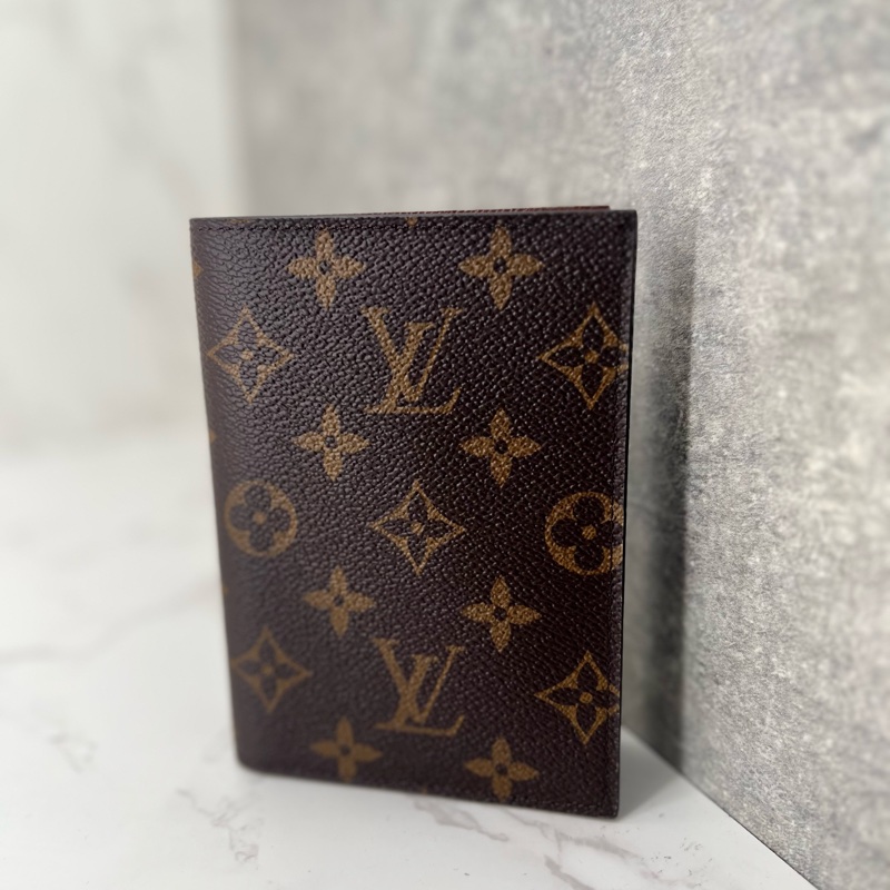 💗香緹國際精品💗 728 LV 老花護照夾 M64502 極新-0