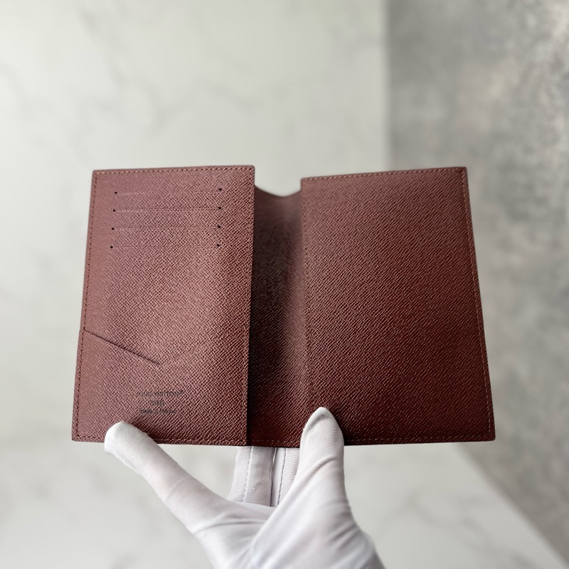 💗香緹國際精品💗 728 LV 老花護照夾 M64502 極新-2