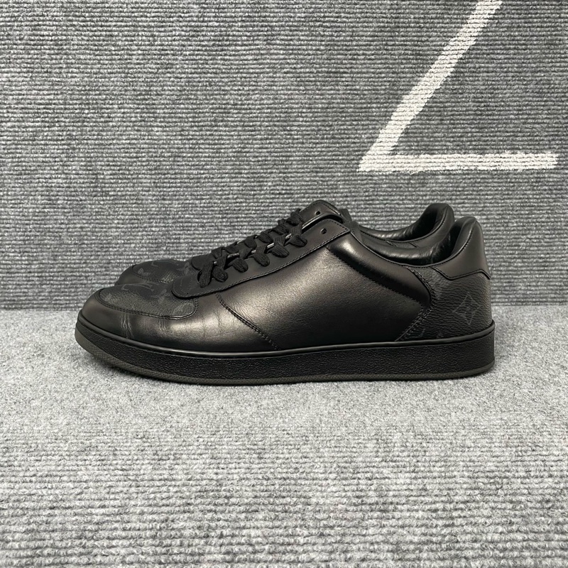 98新LV 黑色皮面老花板鞋42碼無附件一-0