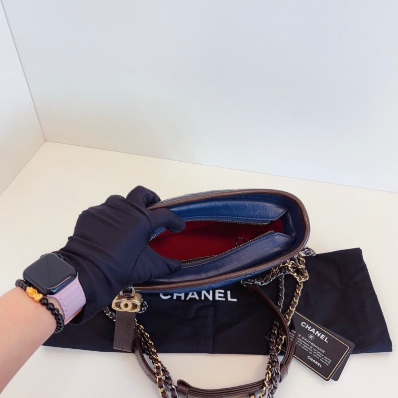 Chanel Gabrielle深牛仔藍+巧克力棕色稀有配色菱格流浪包 小號 20*15*8cm 98新塵袋保卡-2