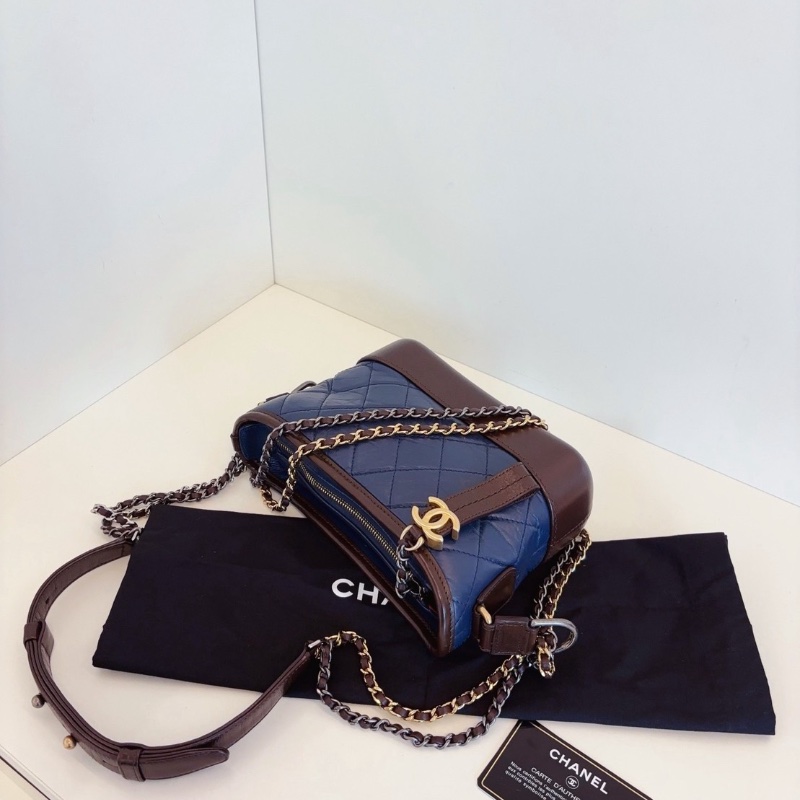Chanel Gabrielle深牛仔藍+巧克力棕色稀有配色菱格流浪包 小號 20*15*8cm 98新塵袋保卡-3