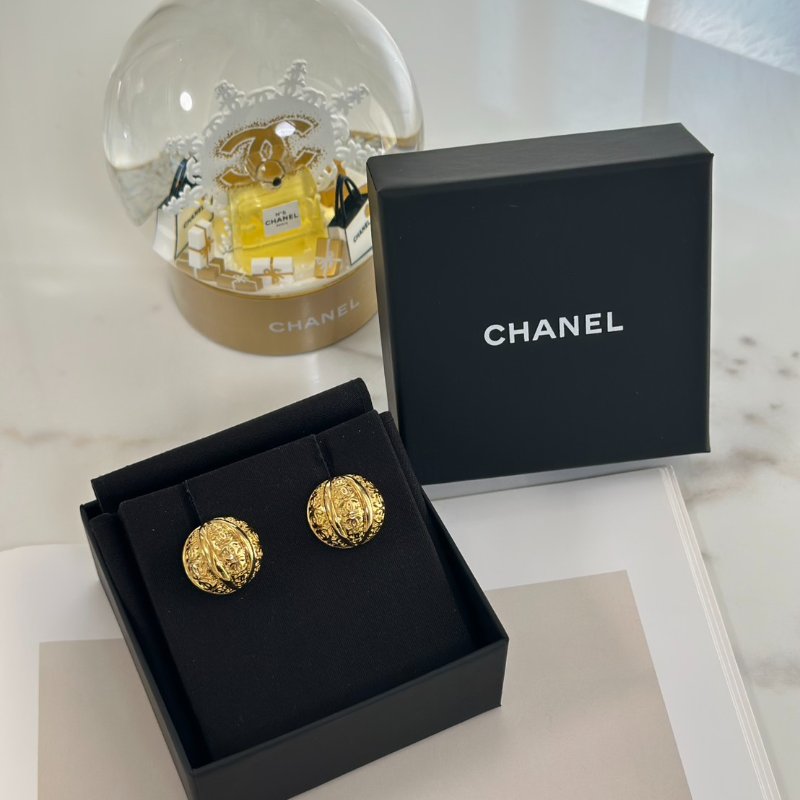CHANEL 25A浮雕雙C小南瓜耳環-0