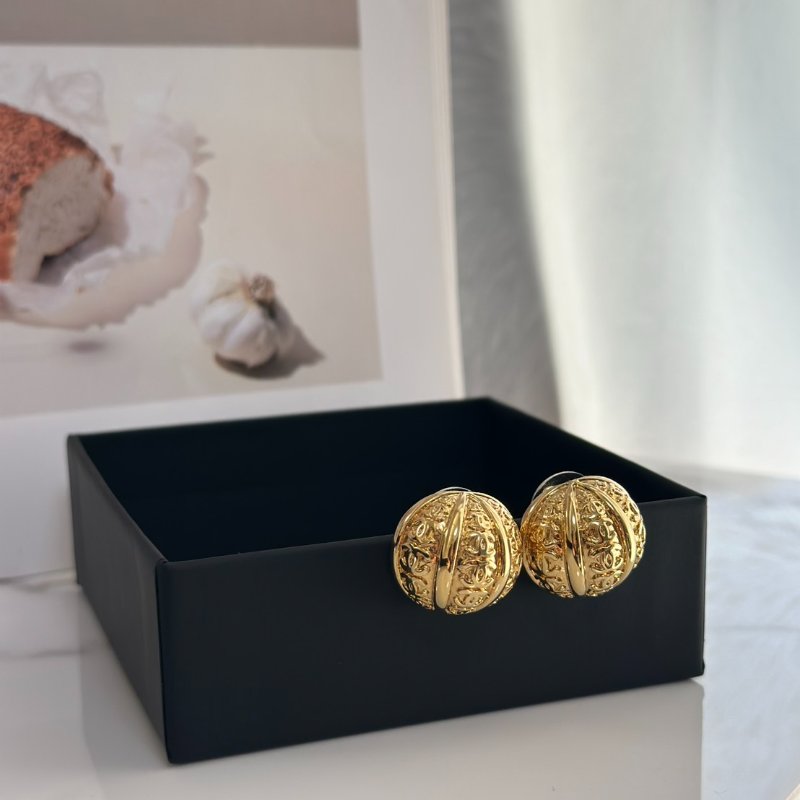 CHANEL 25A浮雕雙C小南瓜耳環-3