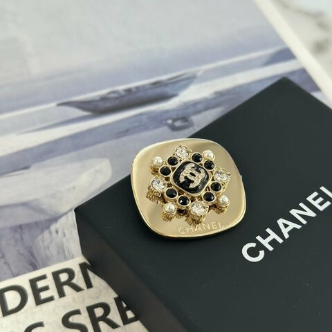 CHANEL 23K菱形典藏胸針