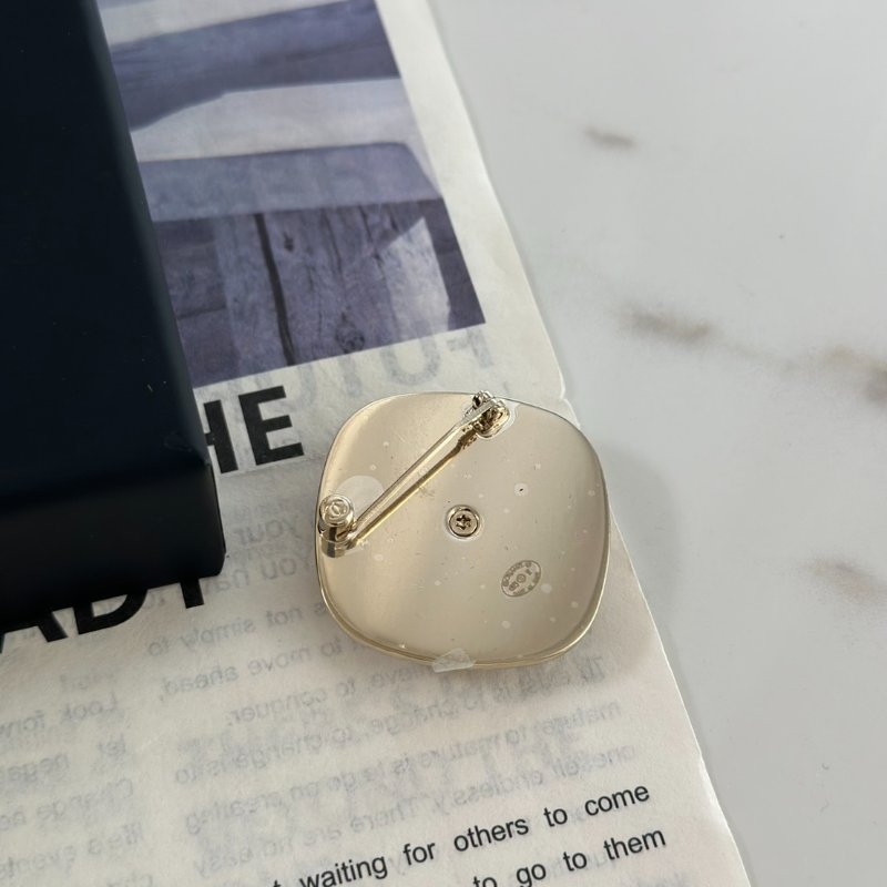 CHANEL 23K菱形典藏胸針-2