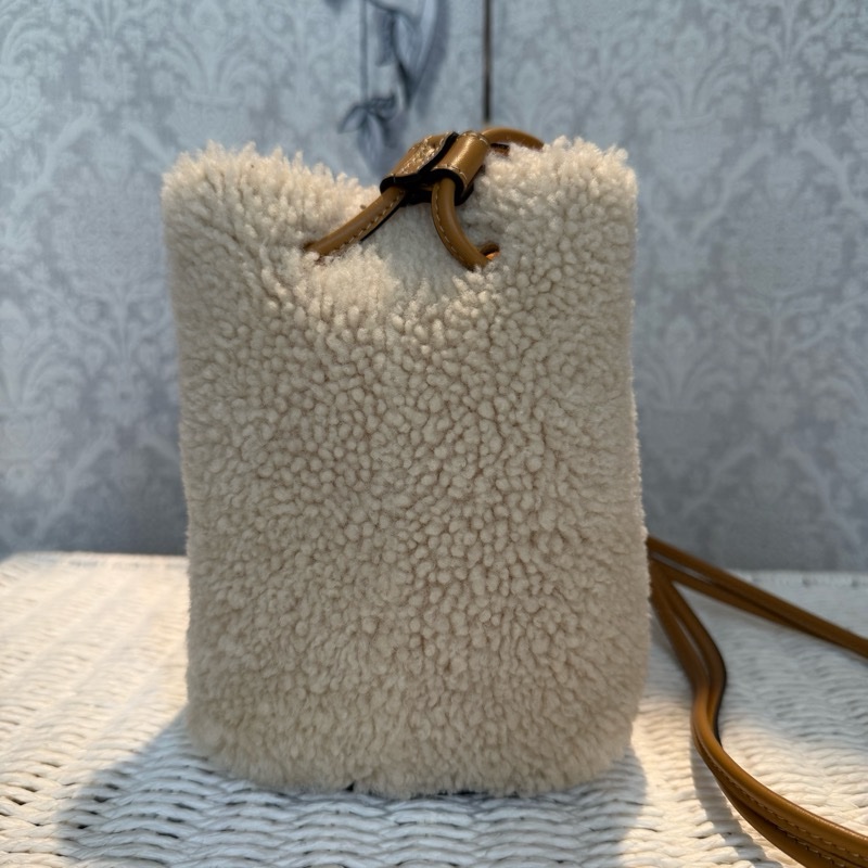 TOD’S 毛毛肩背包-1