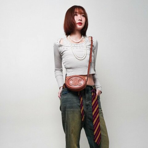 Celine 展示品 Cuir Triomphe Oval 牛皮斜背手袋(黃褐色)