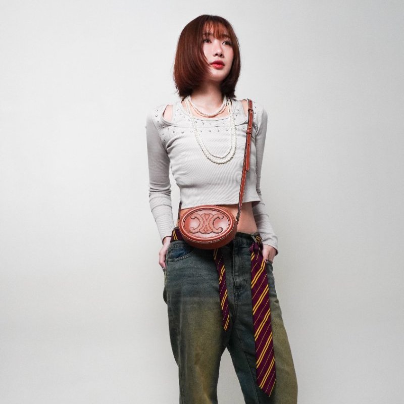 Celine 展示品 Cuir Triomphe Oval 牛皮斜背手袋(黃褐色)-0