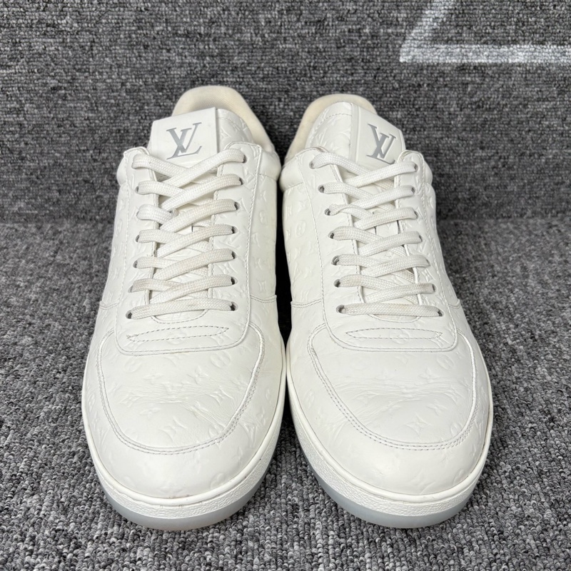 98新LV 路易威登白色皮面老花壓花板鞋@43碼 無附件一-0