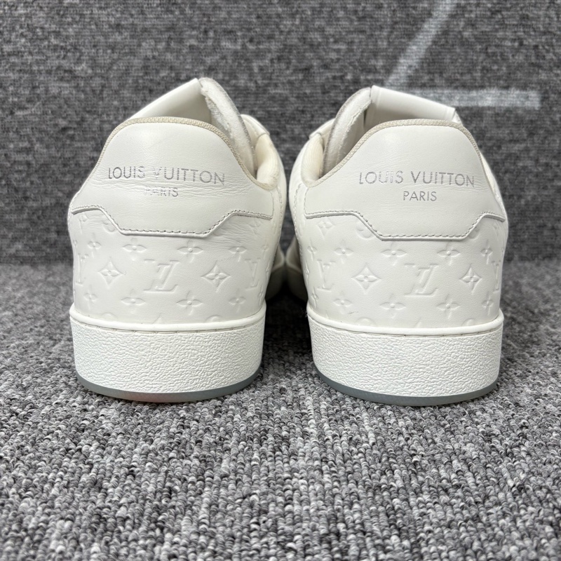 98新LV 路易威登白色皮面老花壓花板鞋@43碼 無附件一-1