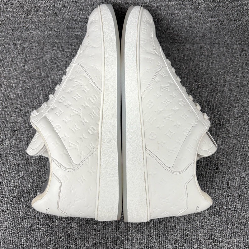 98新LV 路易威登白色皮面老花壓花板鞋@43碼 無附件一-2