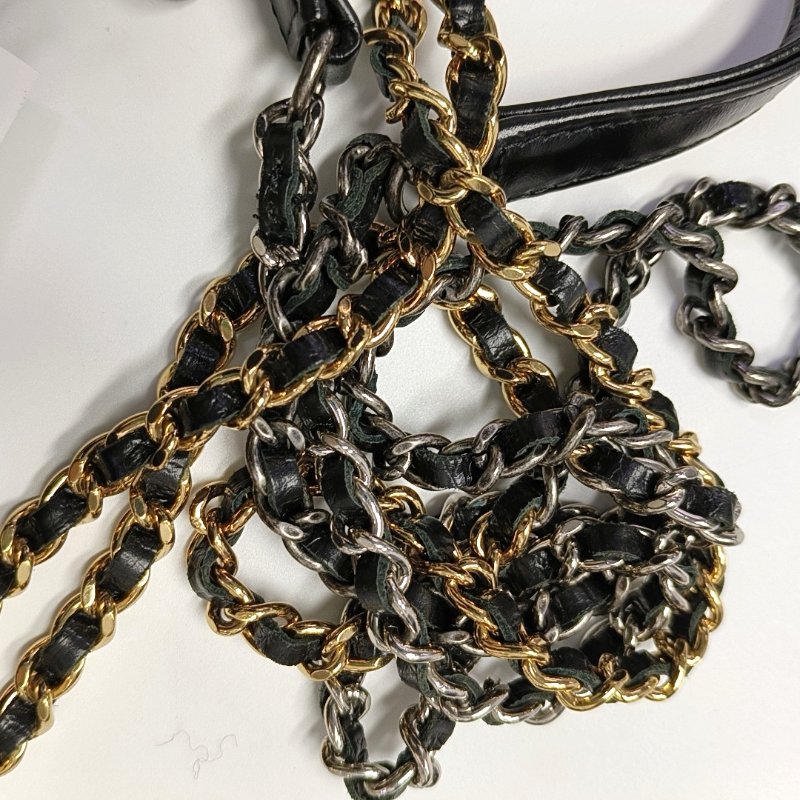 CHANEL GABRIELLE迷你黑色牛皮菱格紋絎縫流浪包單肩包手提包斜挎包金色銀色五金24開可拆卸肩-16