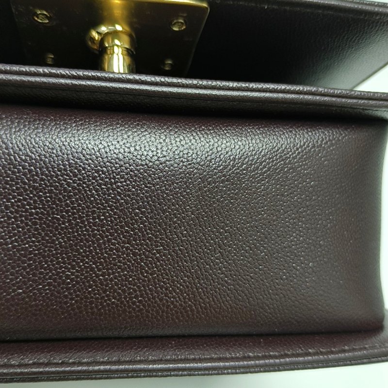 CHANEL BOY CHANEL深棕色荔枝紋牛皮單肩包金色五金可拆卸肩帶 晶片款 9.8新-9