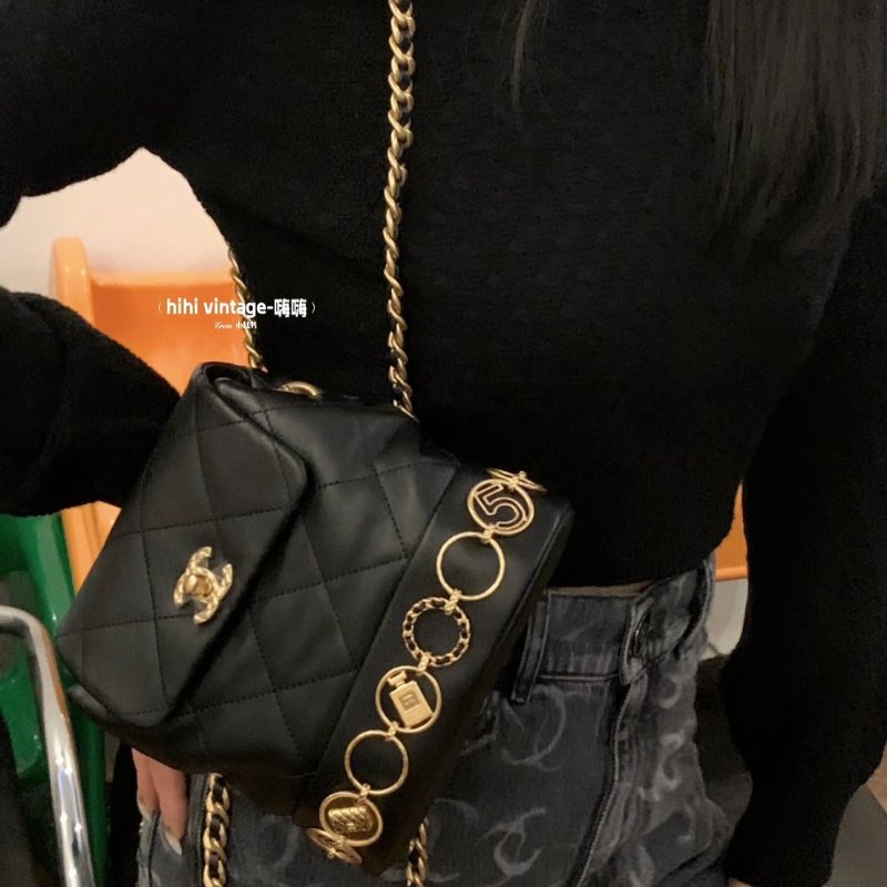 CHANEL 23B金幣雙肩包 - 黑金-15