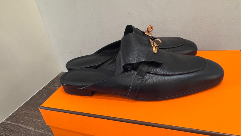 Hermes kelly缺貨黑金配色Kelly 凱莉玫瑰金扣穆勒鞋 38號-10