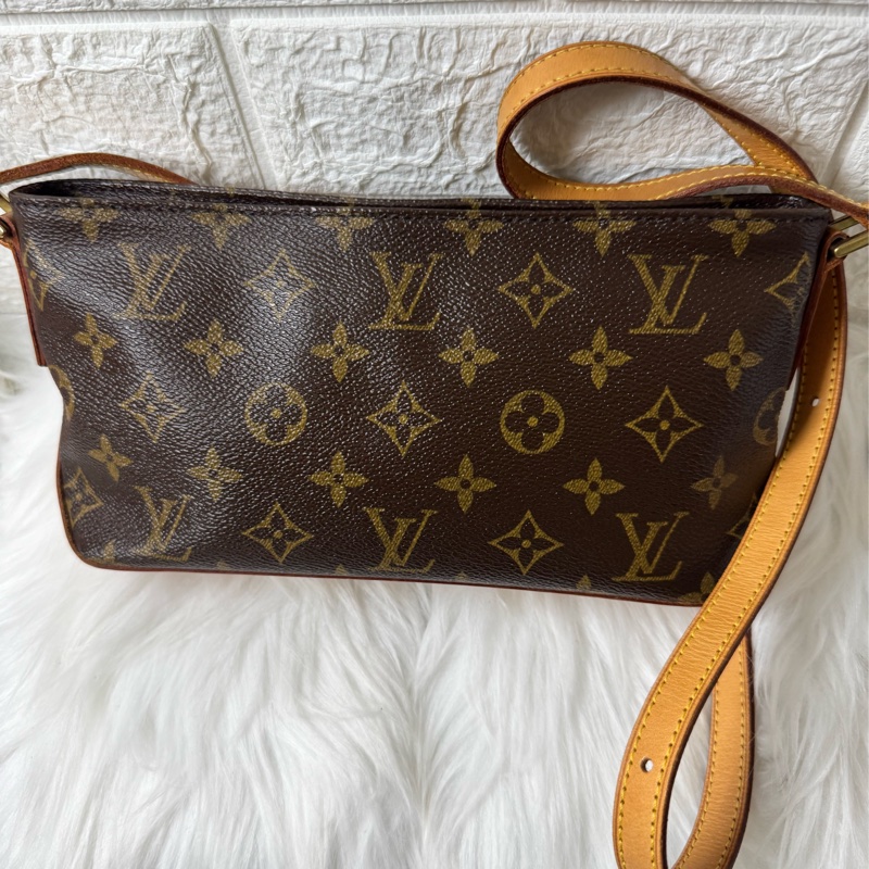 LV 小船包斜背包側背包-3