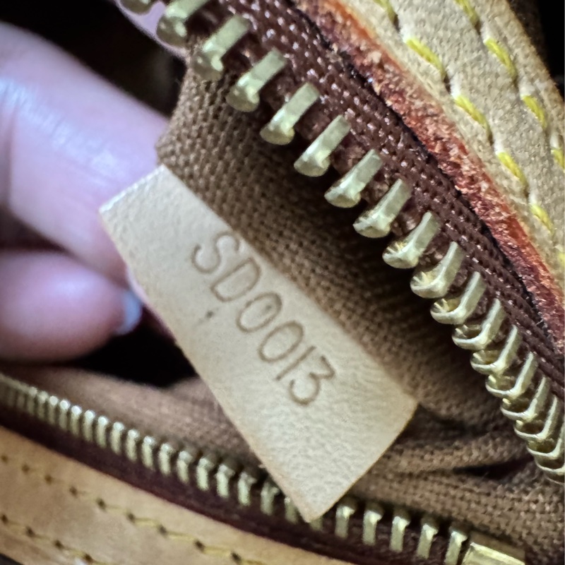 LV 小船包斜背包側背包-11