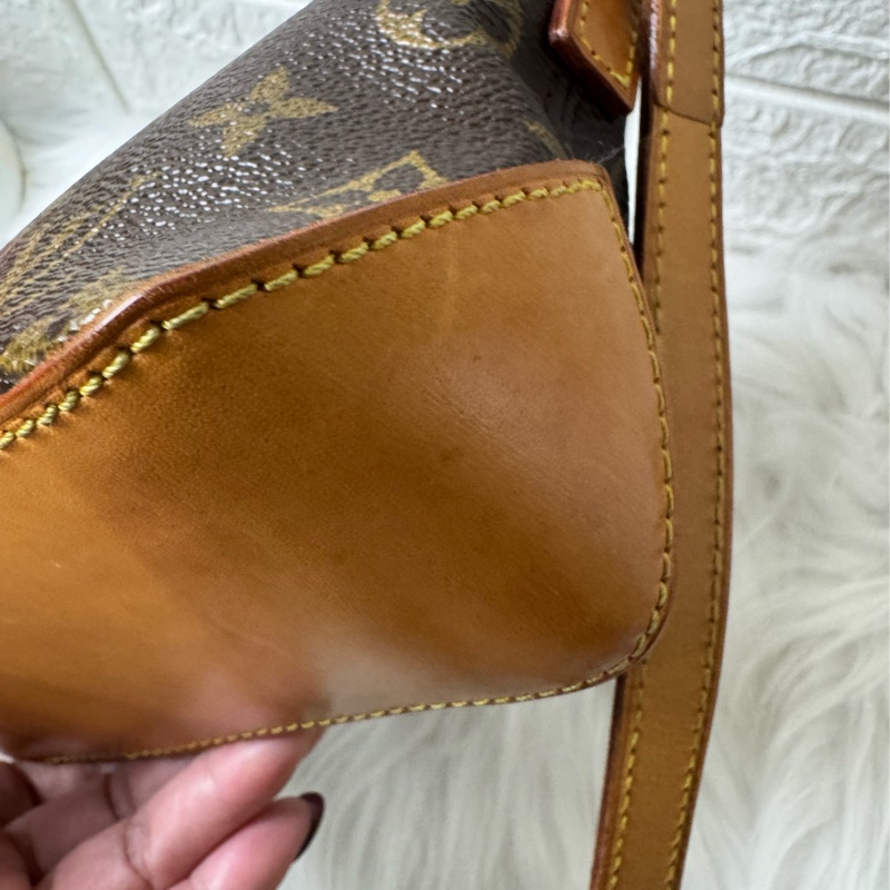 LV 小船包斜背包側背包-18