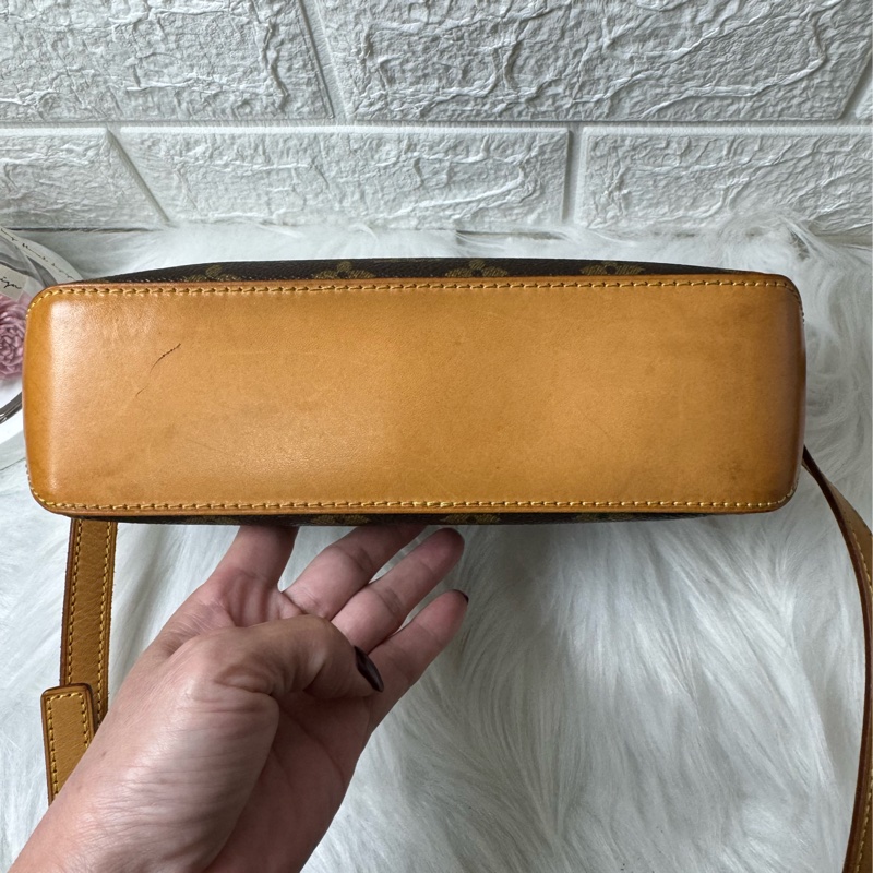 LV 小船包斜背包側背包-19