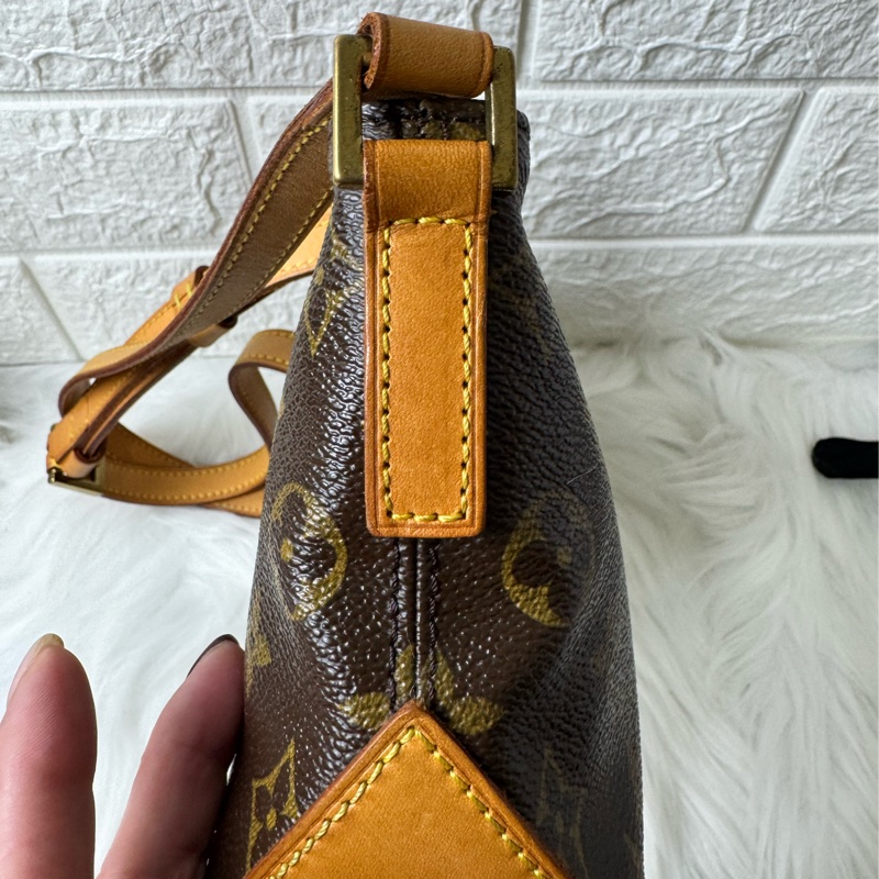 LV 小船包斜背包側背包-28