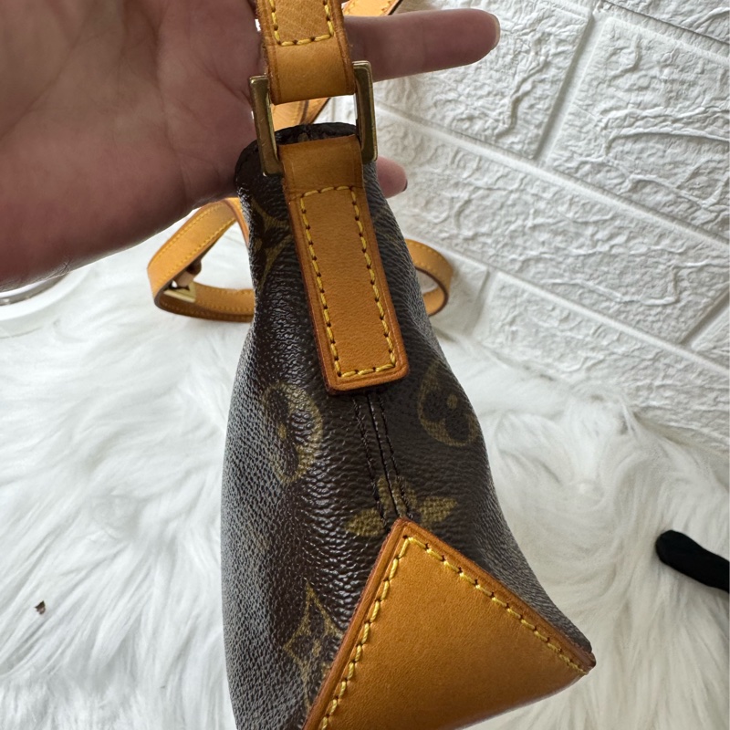 LV 小船包斜背包側背包-29