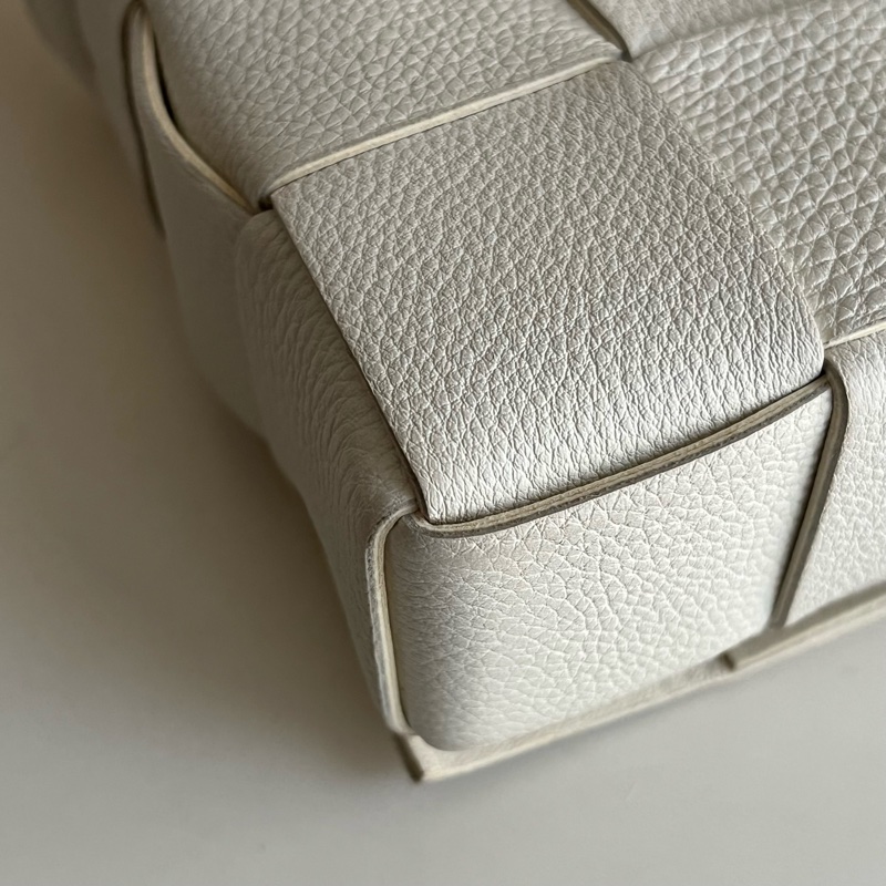 BOTTEGA VENETA 編織肩背包/斜背包 (白色)🤍-9