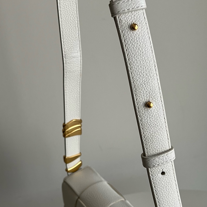 BOTTEGA VENETA 編織肩背包/斜背包 (白色)🤍-29