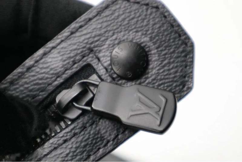 LOUIS VUITTON 黑老花公事包-17