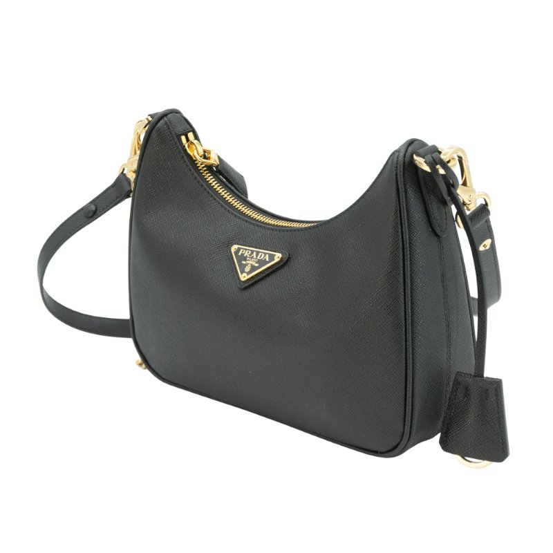 Prada Re-Edition Saffiano 金三角logo防刮皮革鍊帶hobo肩背包(1BC204-黑)-2