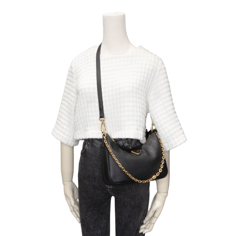 Prada Re-Edition Saffiano 金三角logo防刮皮革鍊帶hobo肩背包(1BC204-黑)-6