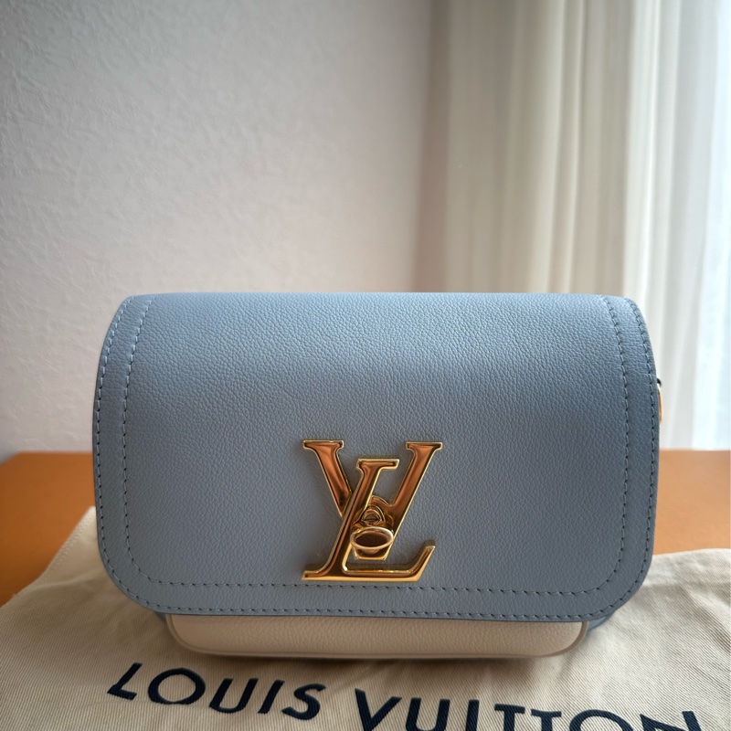 LV淺藍/白皮革雙層斜背包 超級好看的💕-0