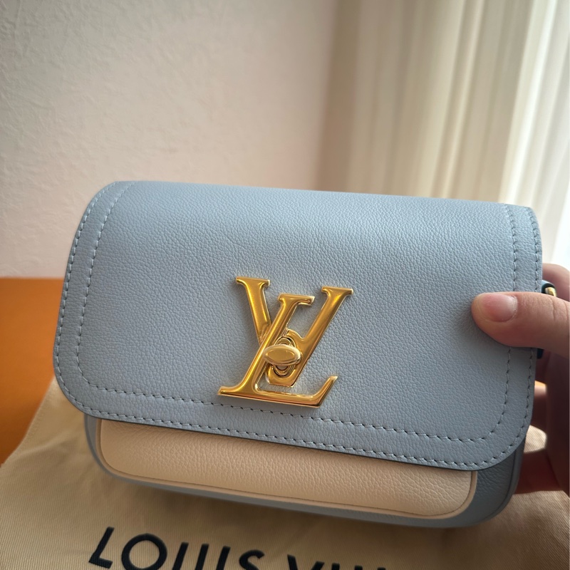 LV淺藍/白皮革雙層斜背包 超級好看的💕-1