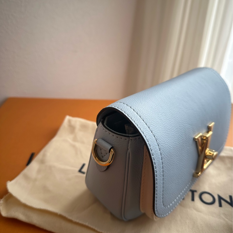 LV淺藍/白皮革雙層斜背包 超級好看的💕-3
