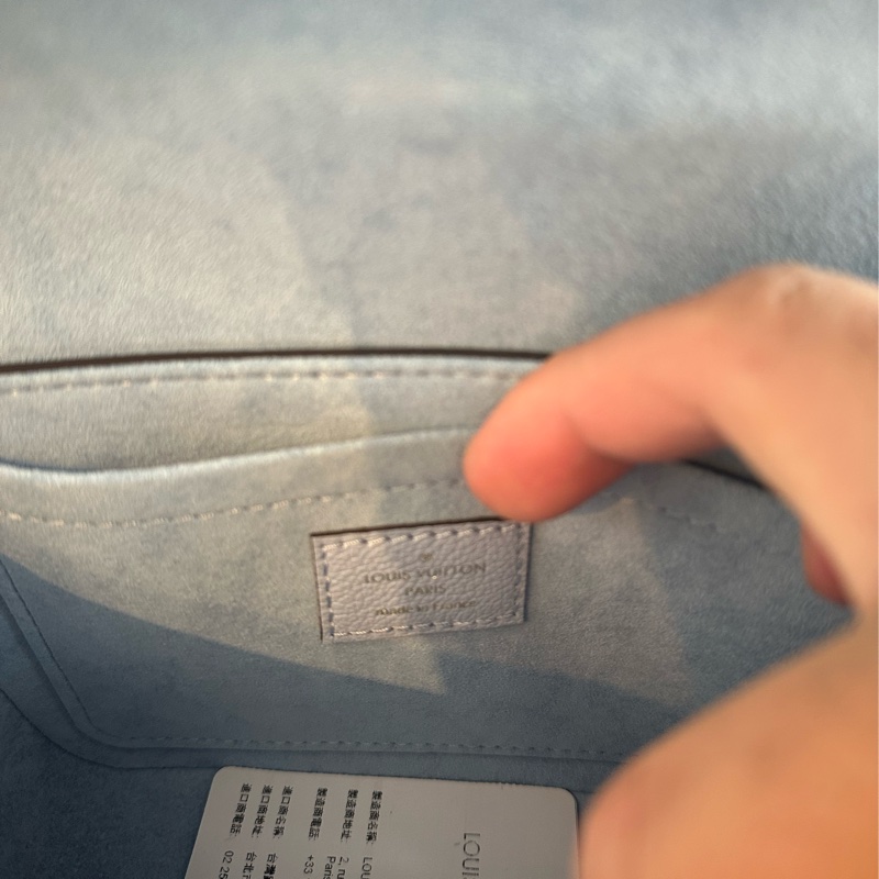 LV淺藍/白皮革雙層斜背包 超級好看的💕-13