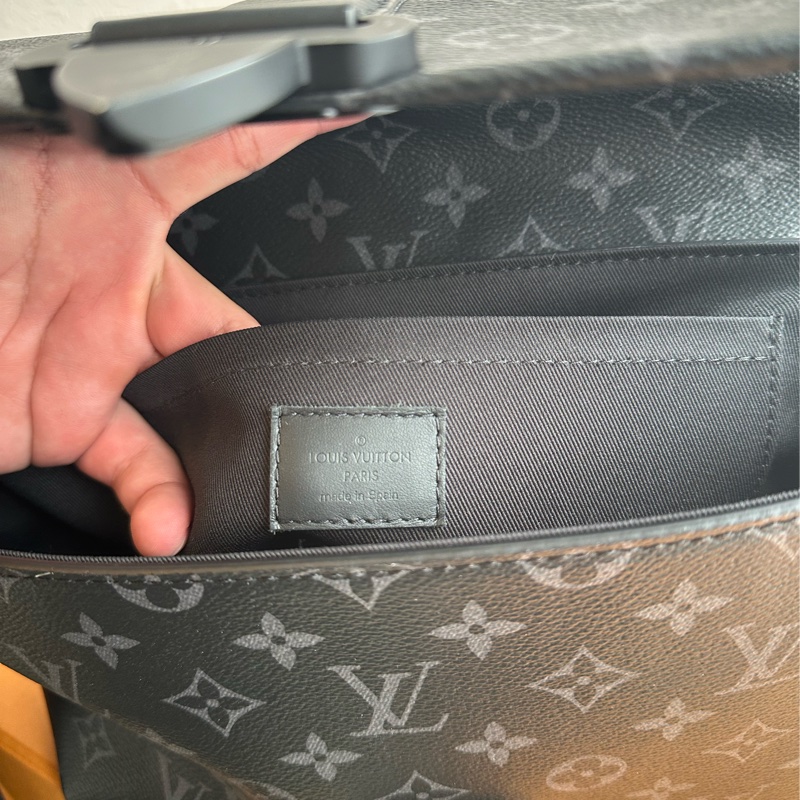 黑花紋吸釦斜背包 超級帥-12