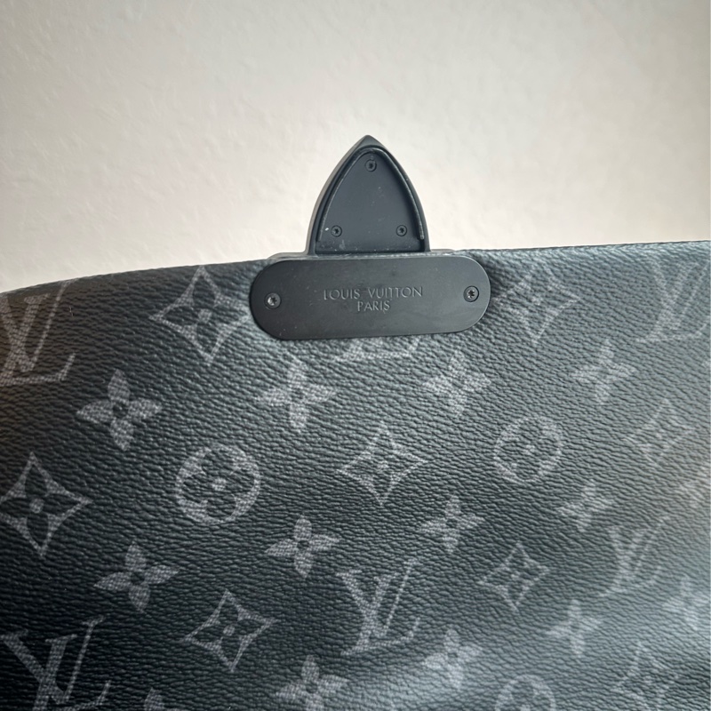 黑花紋吸釦斜背包 超級帥-13