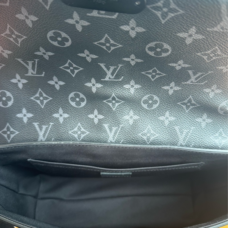 黑花紋吸釦斜背包 超級帥-14