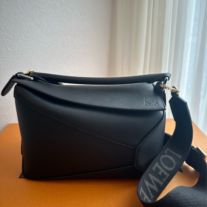 LOEWE 黑皮革SMALL PUZZLE 超好看唷-0